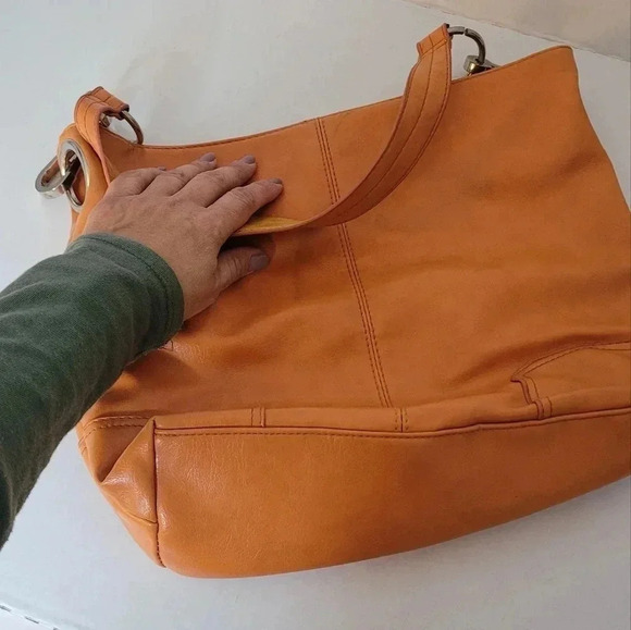 BUENO Vegan Leather shoulder bag - Picture 13 of 14